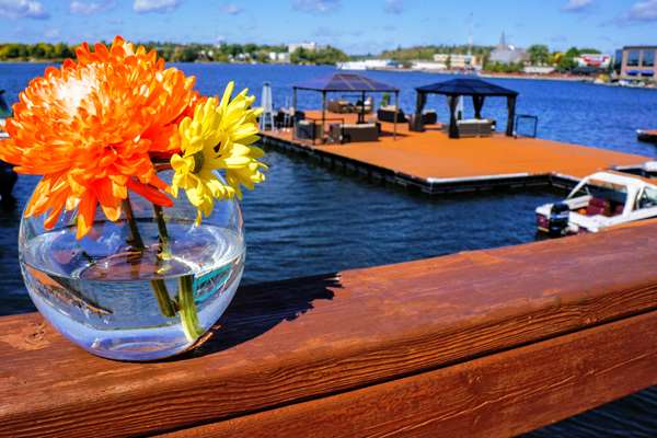 Exterior view - Clarion Lakeside Inn & Conference Centre Kenora