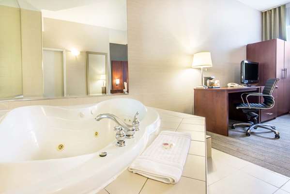  - Comfort Inn & Suites Collingwood