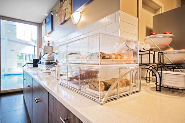 Amenities - Comfort Inn & Suites Langley