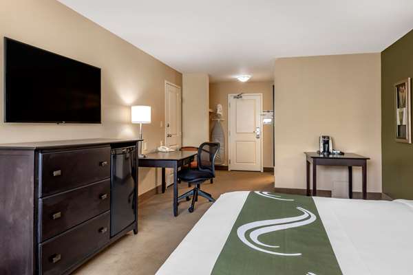 Suite - Quality Inn & Suites Fredericton
