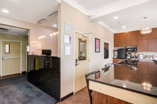  - Econo Lodge Fox Creek