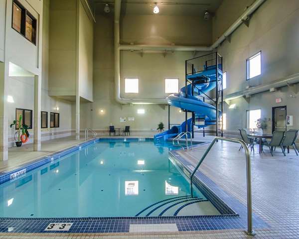 Pool - Quality Inn & Suites Grande Prairie