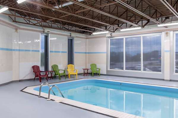 Pool - Quality Hotel & Suites Gander