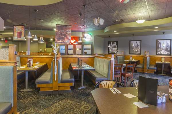 Bar - Quality Inn & Suites Saskatoon