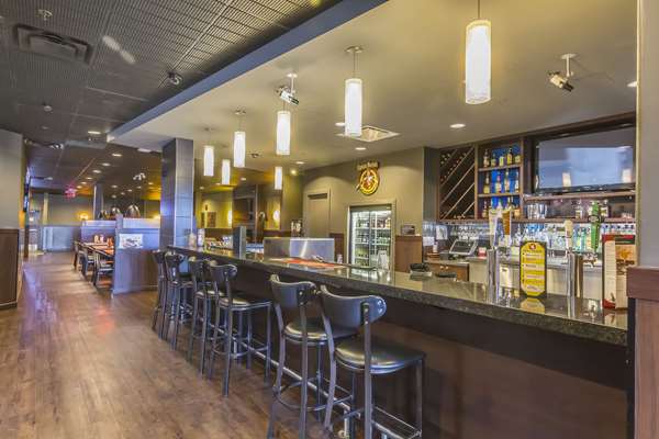 Bar - Quality Inn & Suites Saskatoon