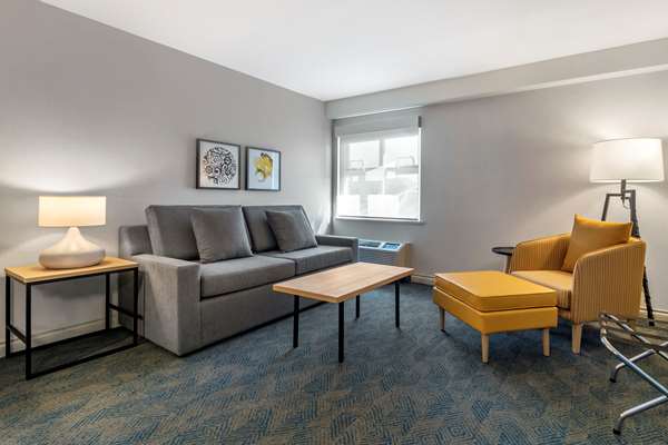 Suite - Clarion Hotel & Conference Centre Abbotsford