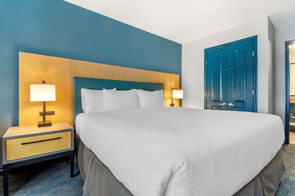 Suite - Clarion Hotel & Conference Centre Abbotsford
