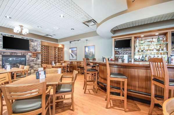 Bar - Clarion Hotel & Conference Centre Abbotsford