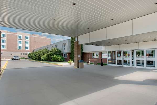 Exterior view - Clarion Hotel & Suites Brandon