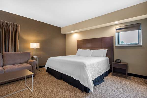 Suite - Clarion Hotel & Suites Brandon