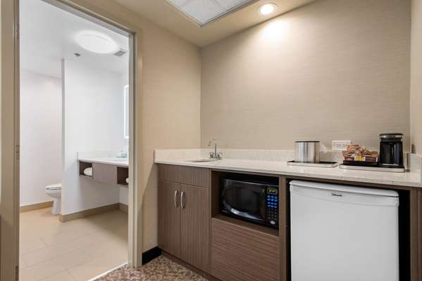 Suite - Clarion Hotel & Suites Brandon