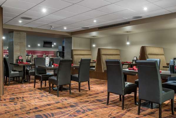 Restaurant - Clarion Hotel & Suites Brandon