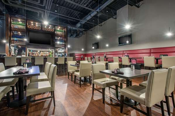 Restaurant - Clarion Hotel & Suites Brandon