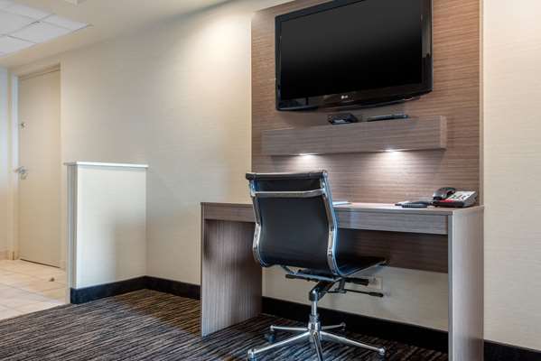 Suite - Clarion Hotel & Suites Brandon