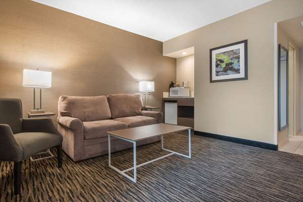 Suite - Clarion Hotel & Suites Brandon