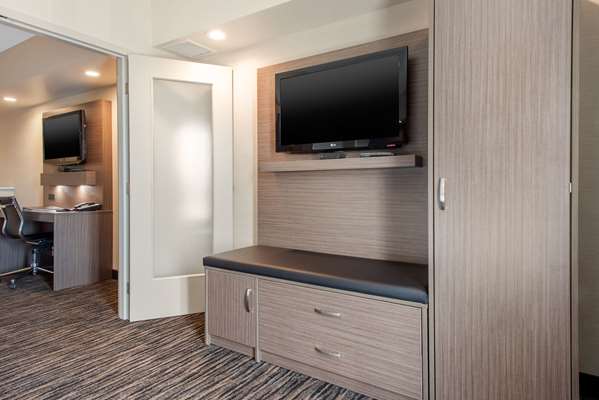 Suite - Clarion Hotel & Suites Brandon
