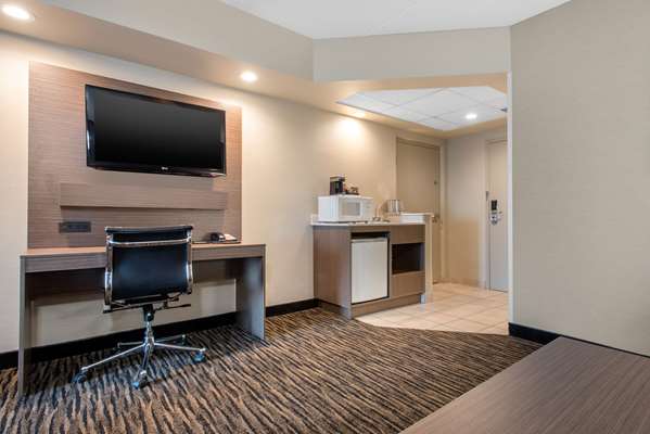 Suite - Clarion Hotel & Suites Brandon