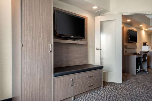 Suite - Clarion Hotel & Suites Brandon