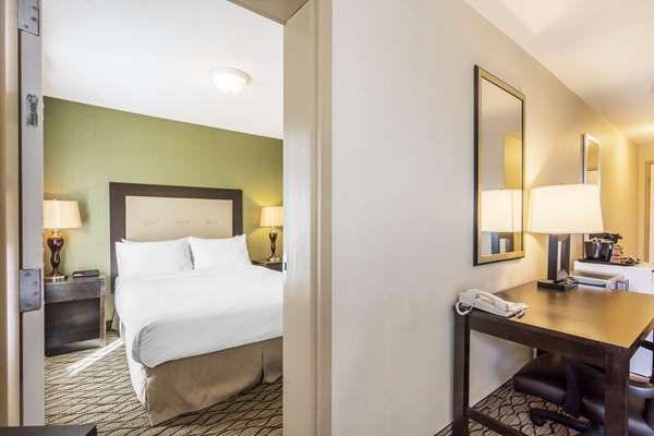 Suite - Clarion Hotel & Conference Centre Sherwood Park