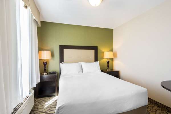 Suite - Clarion Hotel & Conference Centre Sherwood Park