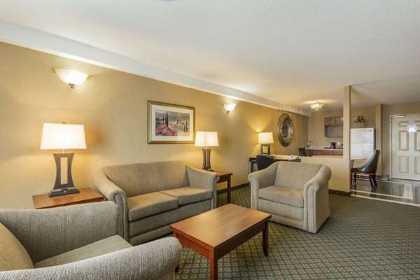Suite - Clarion Hotel & Conference Centre Sherwood Park
