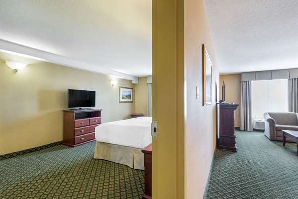 Suite - Clarion Hotel & Conference Centre Sherwood Park