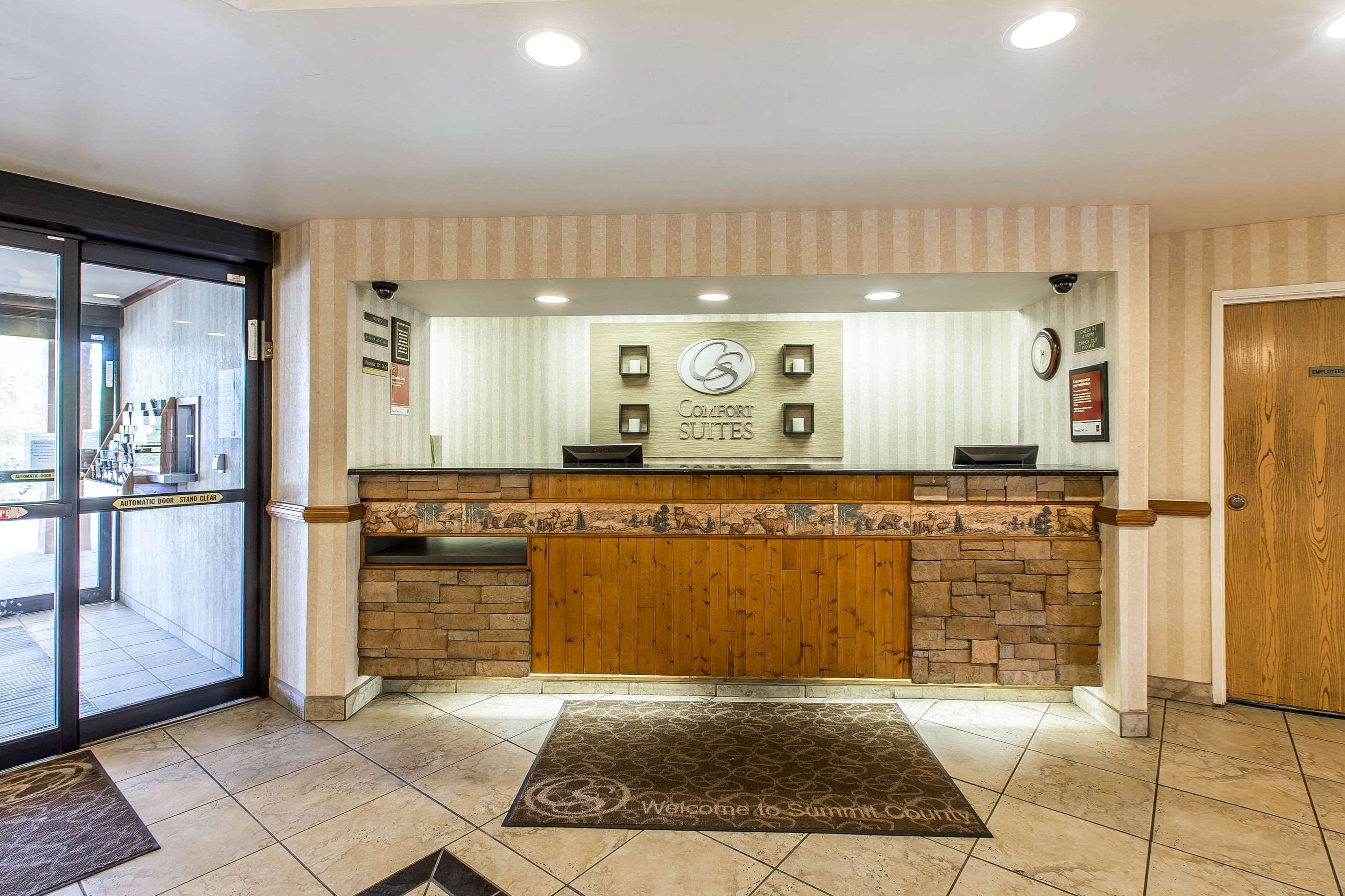 Front desk | Comfort Suites