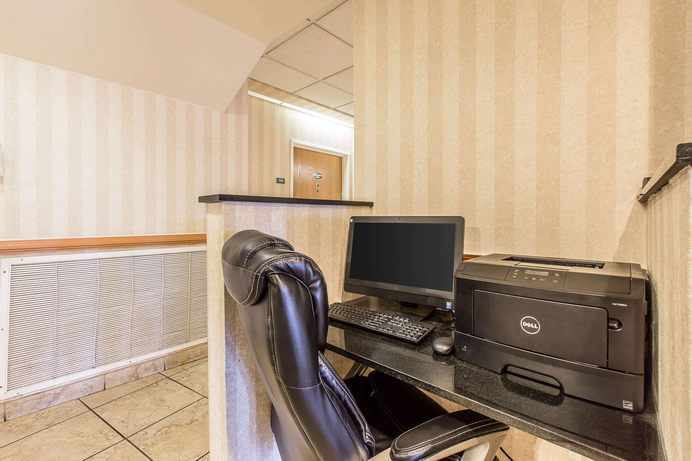 Business center | Comfort Suites