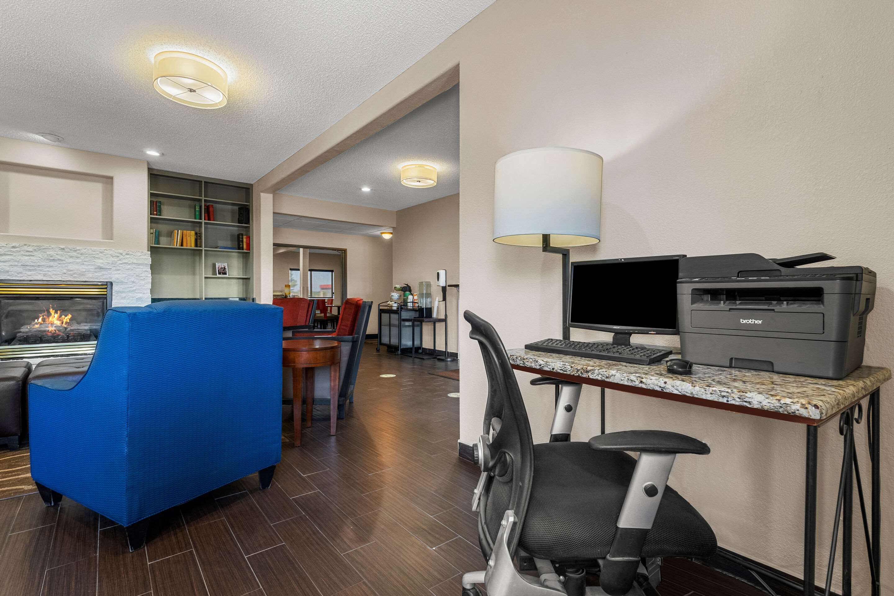 Business center | Quality Inn