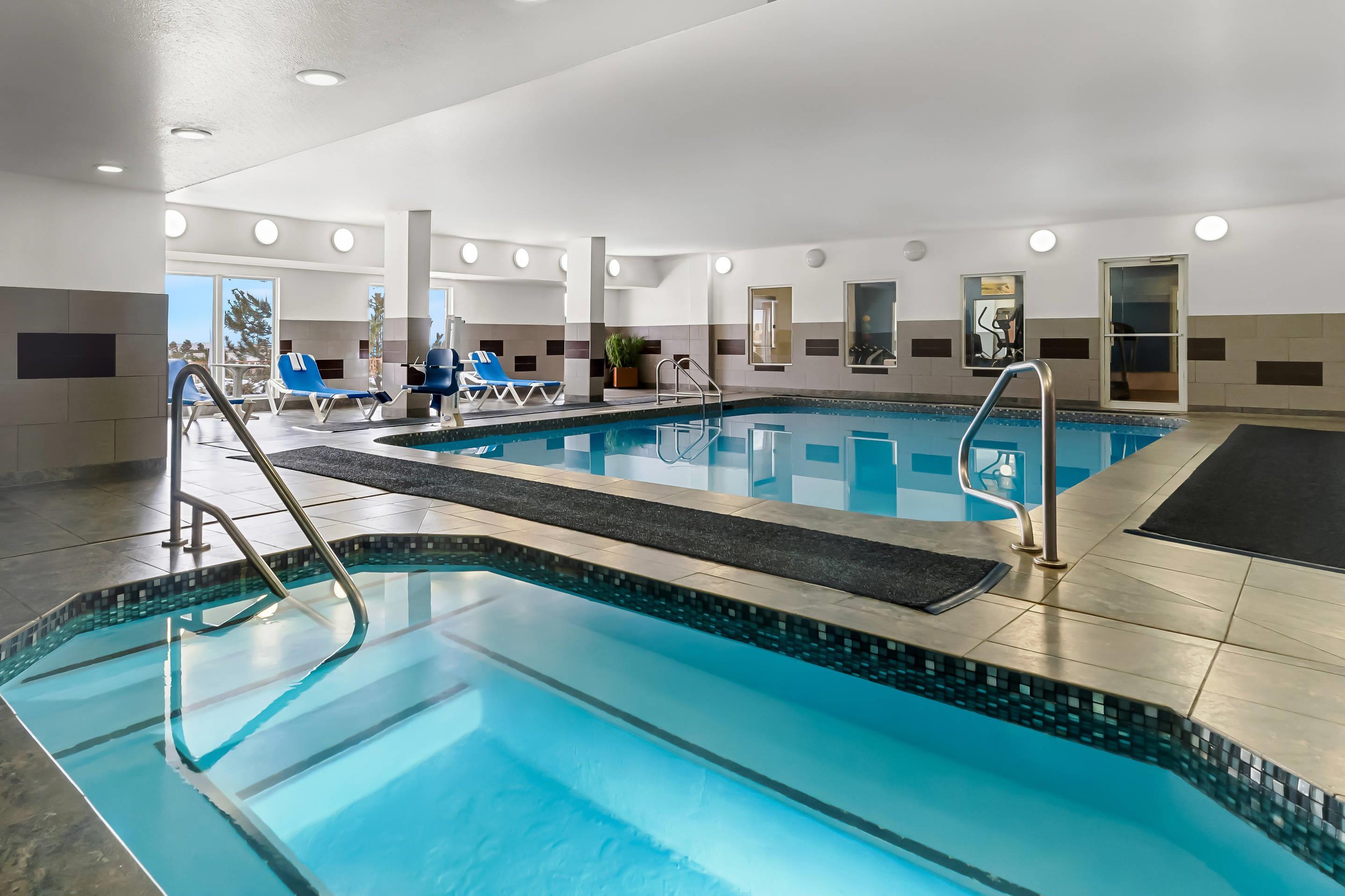 Indoor pool with hot tub | Comfort Suites Denver Tech Center/Englewood