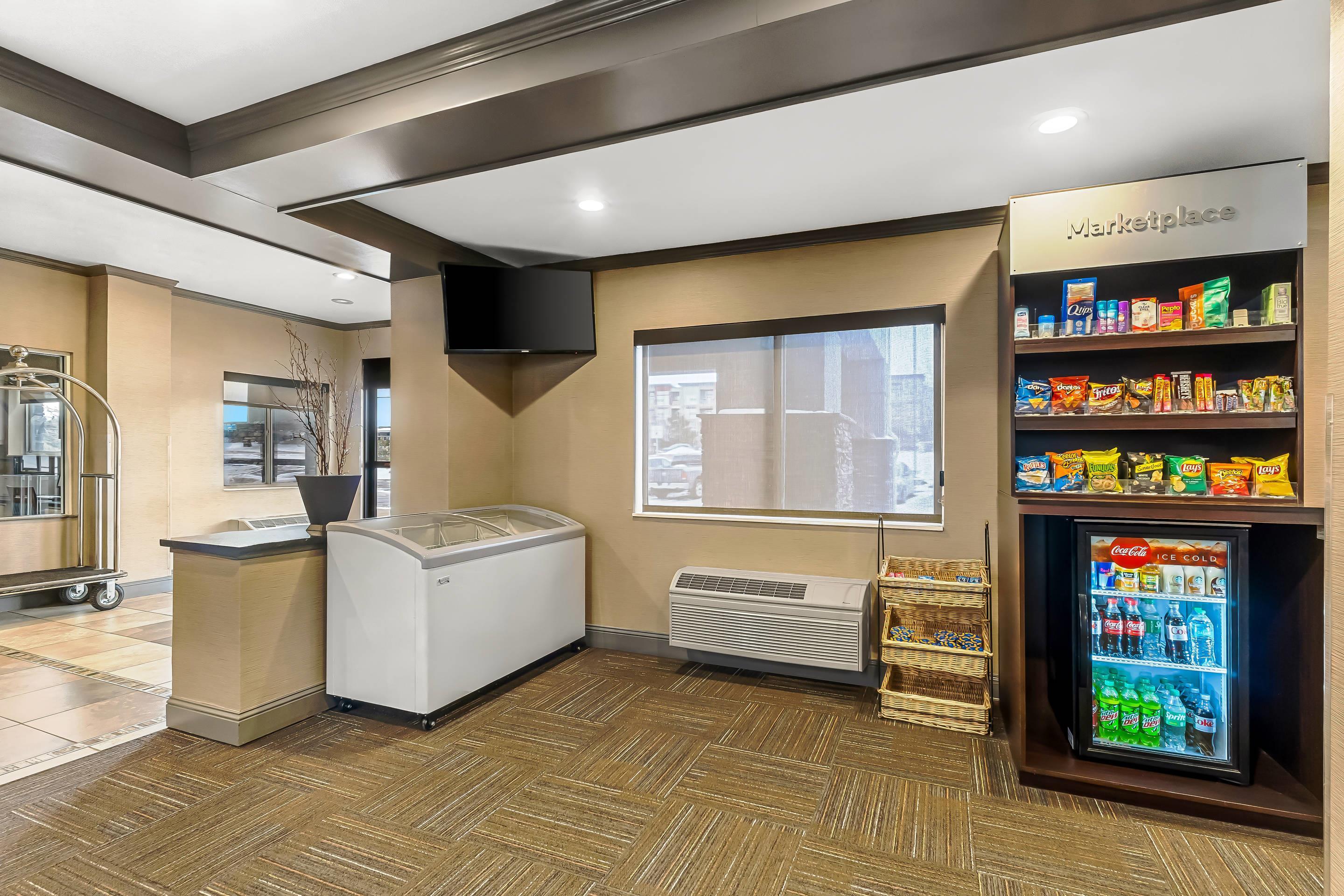 Hotel vending area | Comfort Suites Denver Tech Center/Englewood
