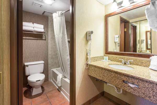  - Comfort Inn Avon - I-70, Exit 167