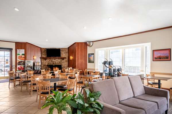  - Quality Inn & Suites Garden of Gods Colorado Springs - I-25, Exit 146