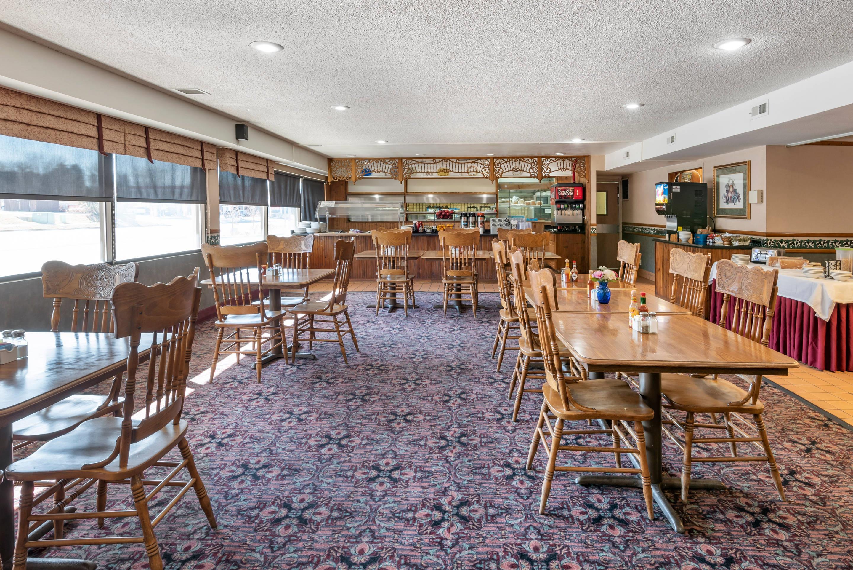 Breakfast area | Quality Inn Grand Junction near University