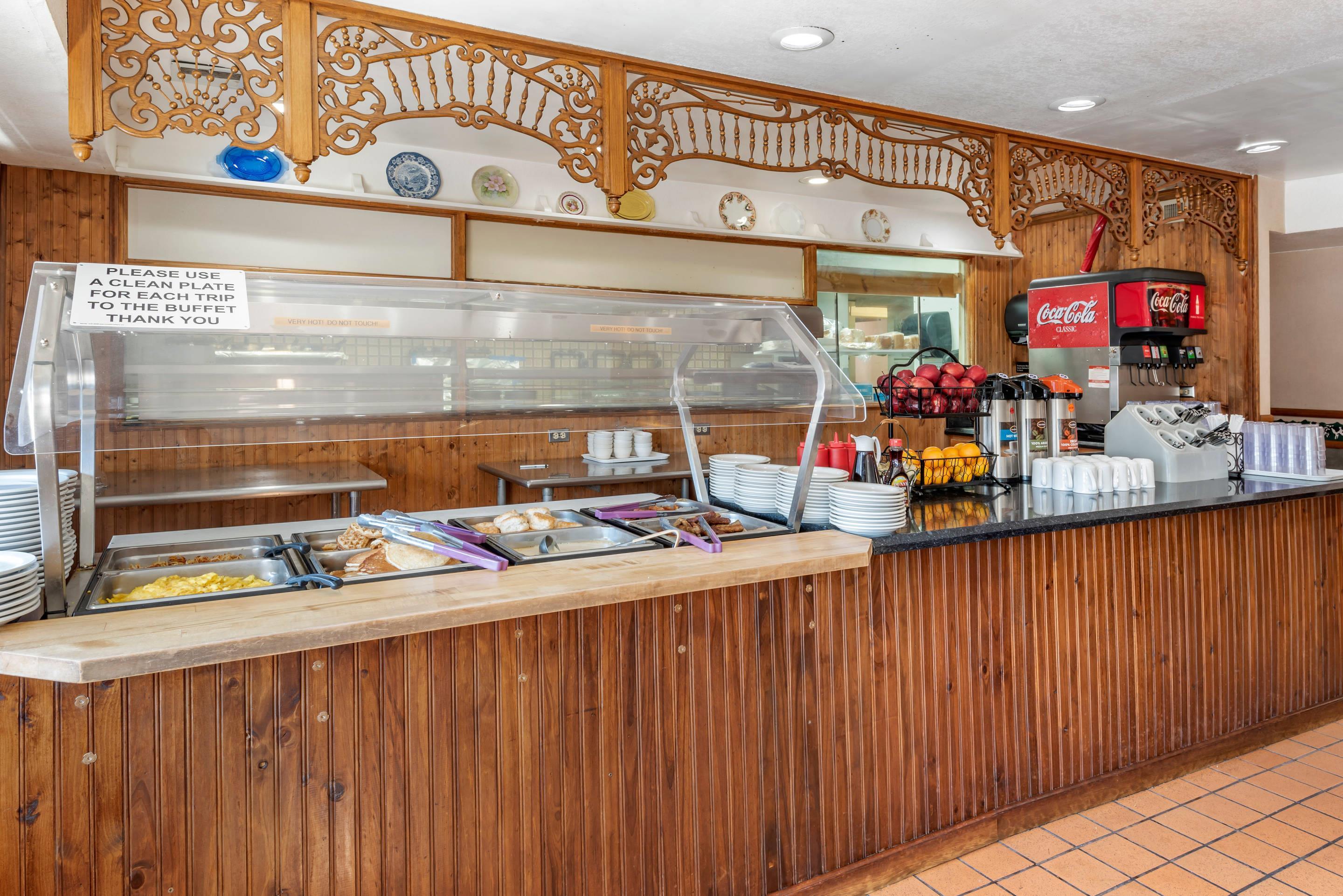Breakfast area | Quality Inn Grand Junction near University