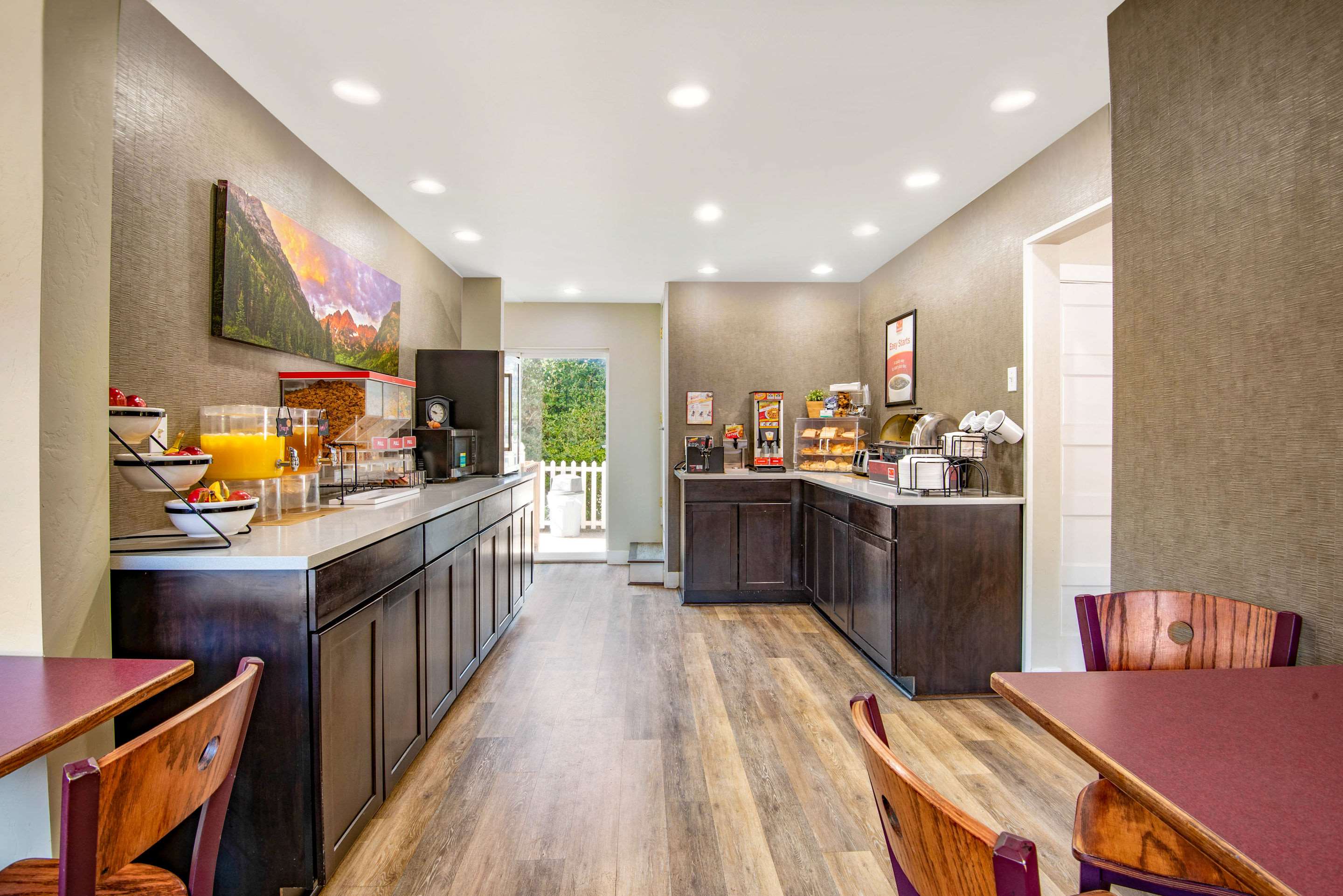 Breakfast counter | Econo Lodge Inn & Suites Durango