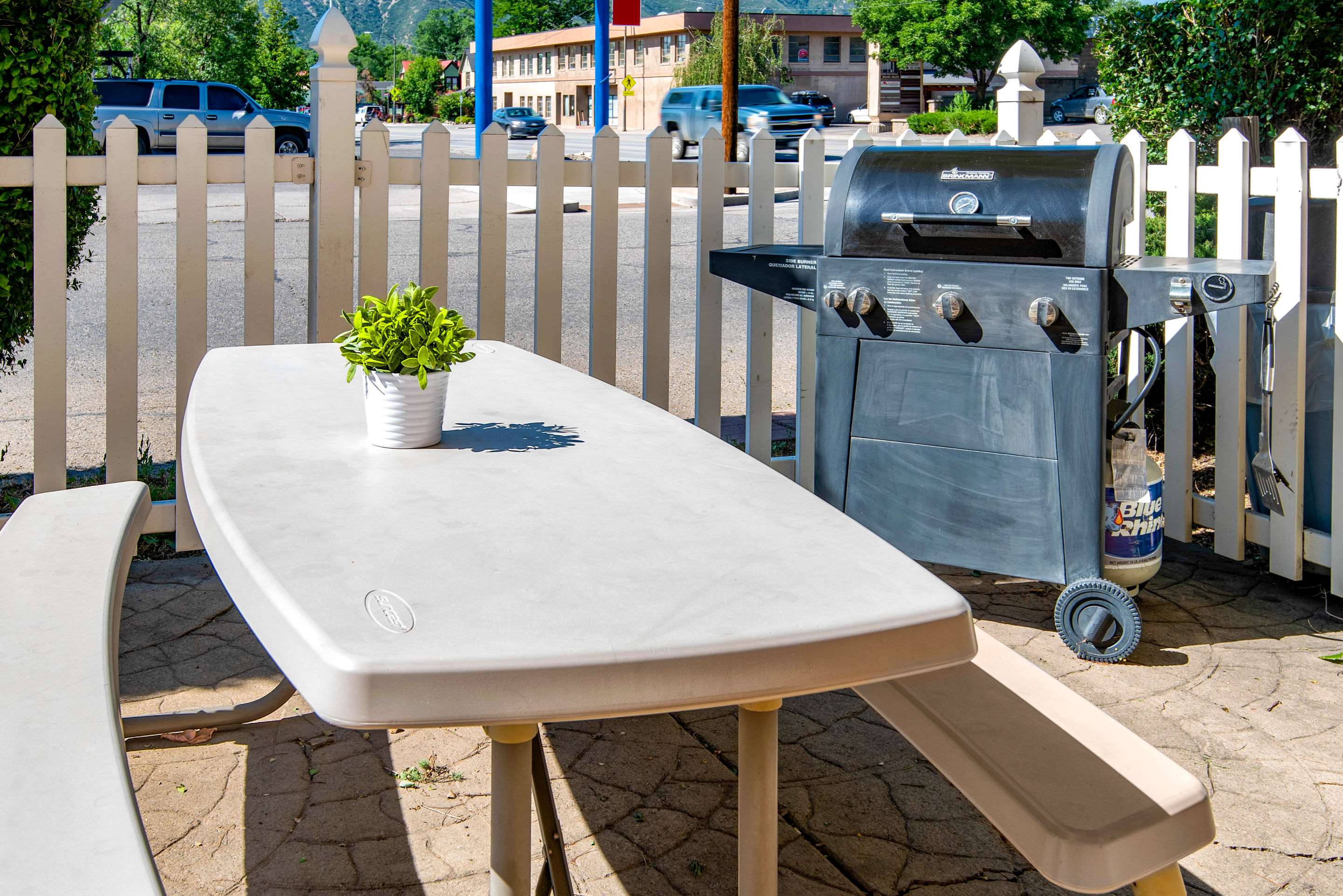 Courtyard | Econo Lodge Inn & Suites Durango