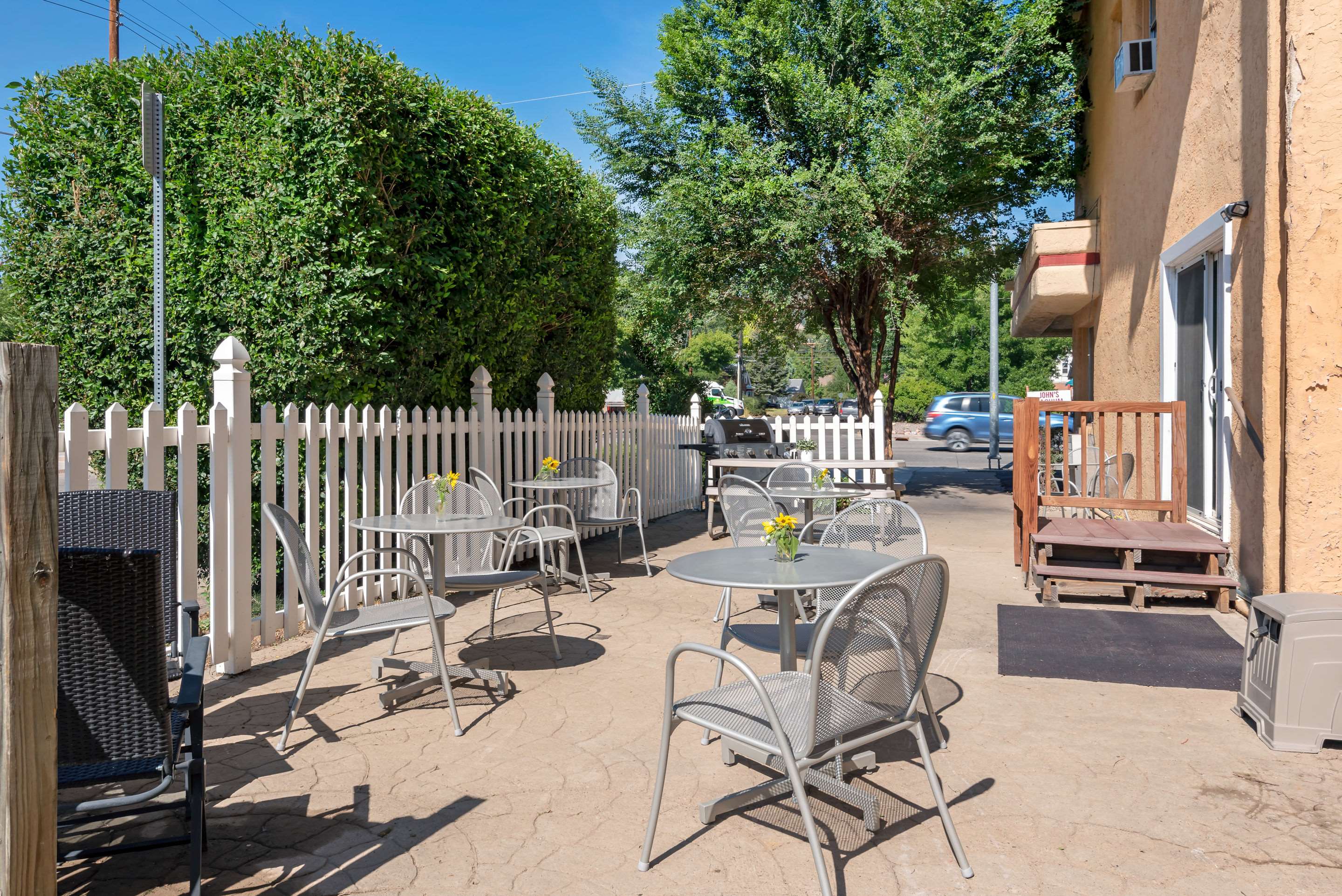 Courtyard | Econo Lodge Inn & Suites Durango