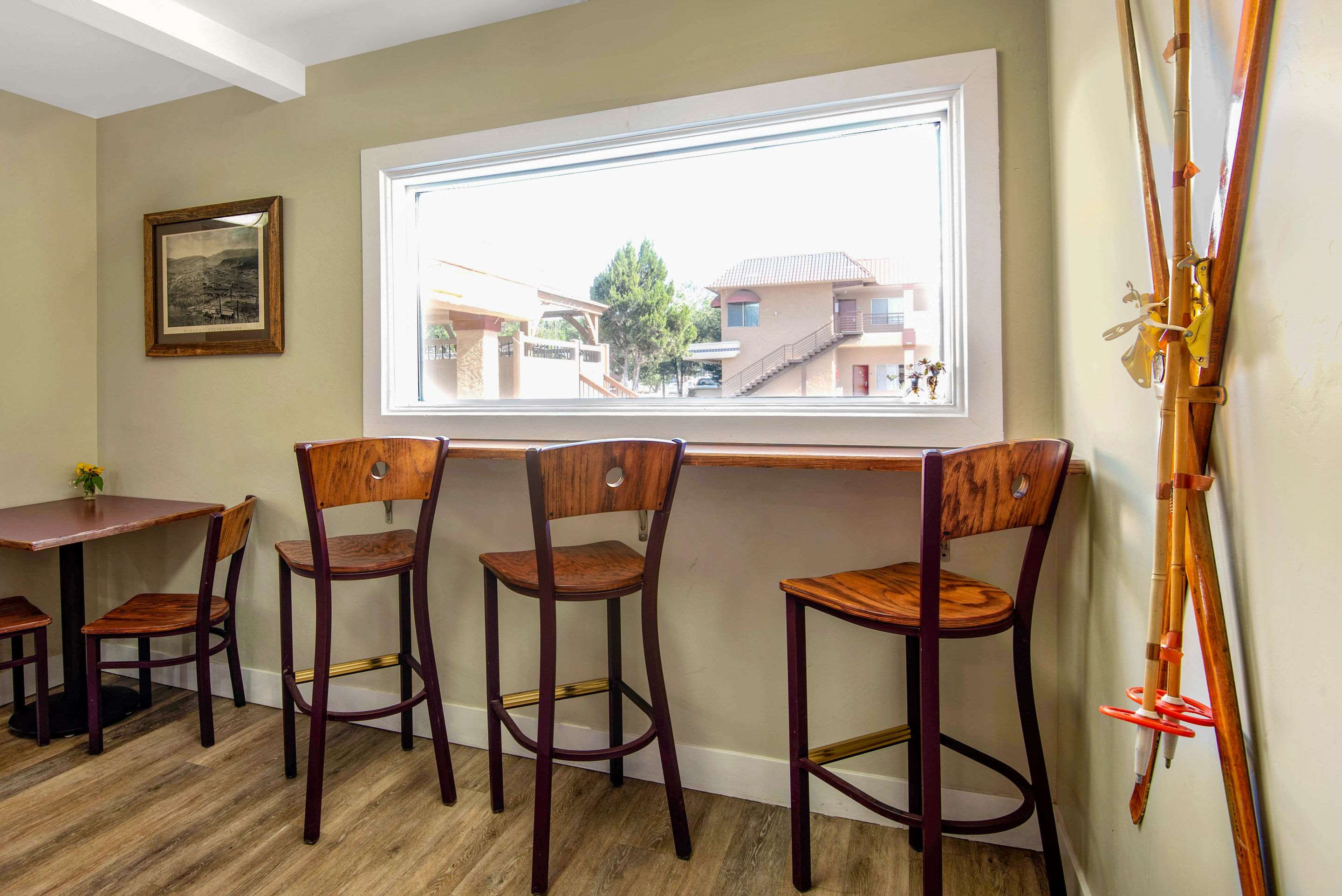 Breakfast area | Econo Lodge Inn & Suites Durango