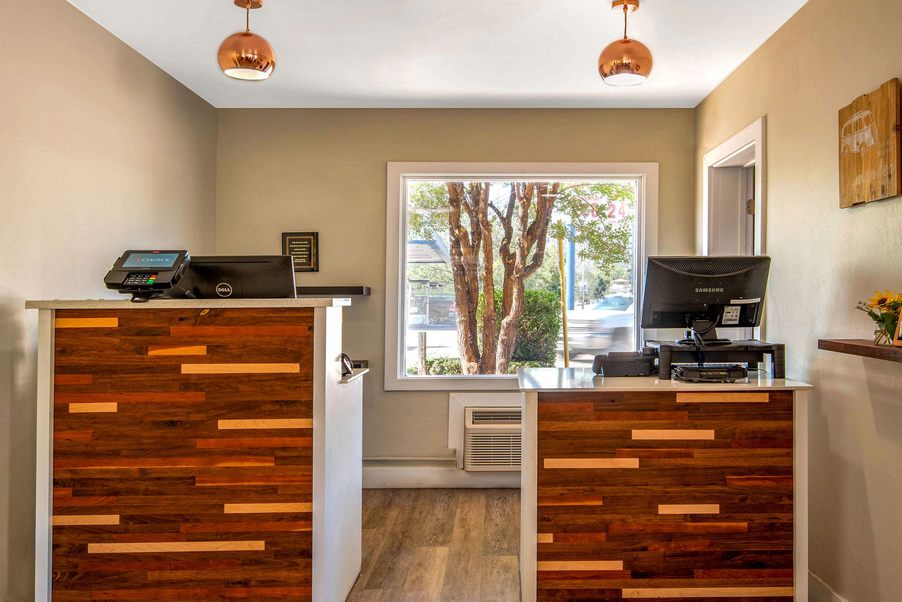 Front desk | Econo Lodge Inn & Suites Durango