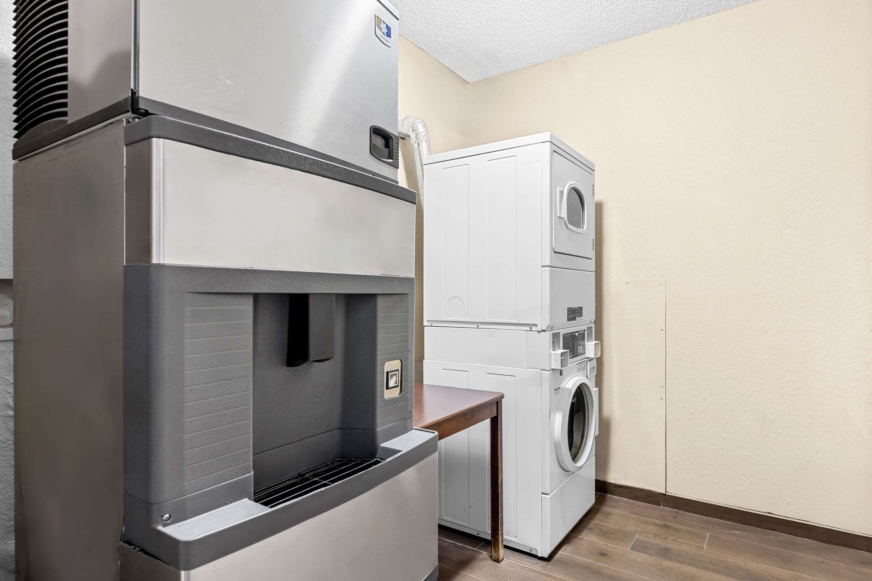 Guest laundry facilities | Comfort Inn & Suites Pueblo
