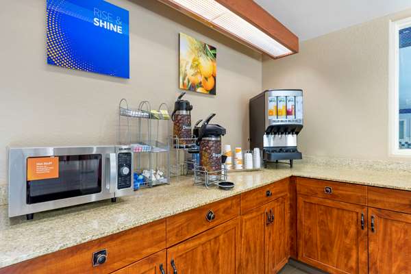 Amenities - Comfort Suites Lakewood