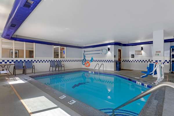 Pool - Comfort Suites Lakewood