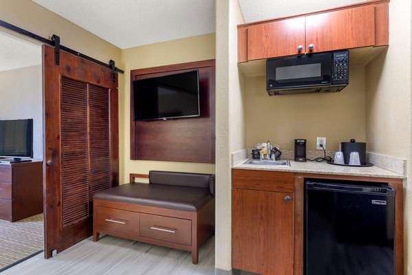 Suite - Comfort Suites Lakewood