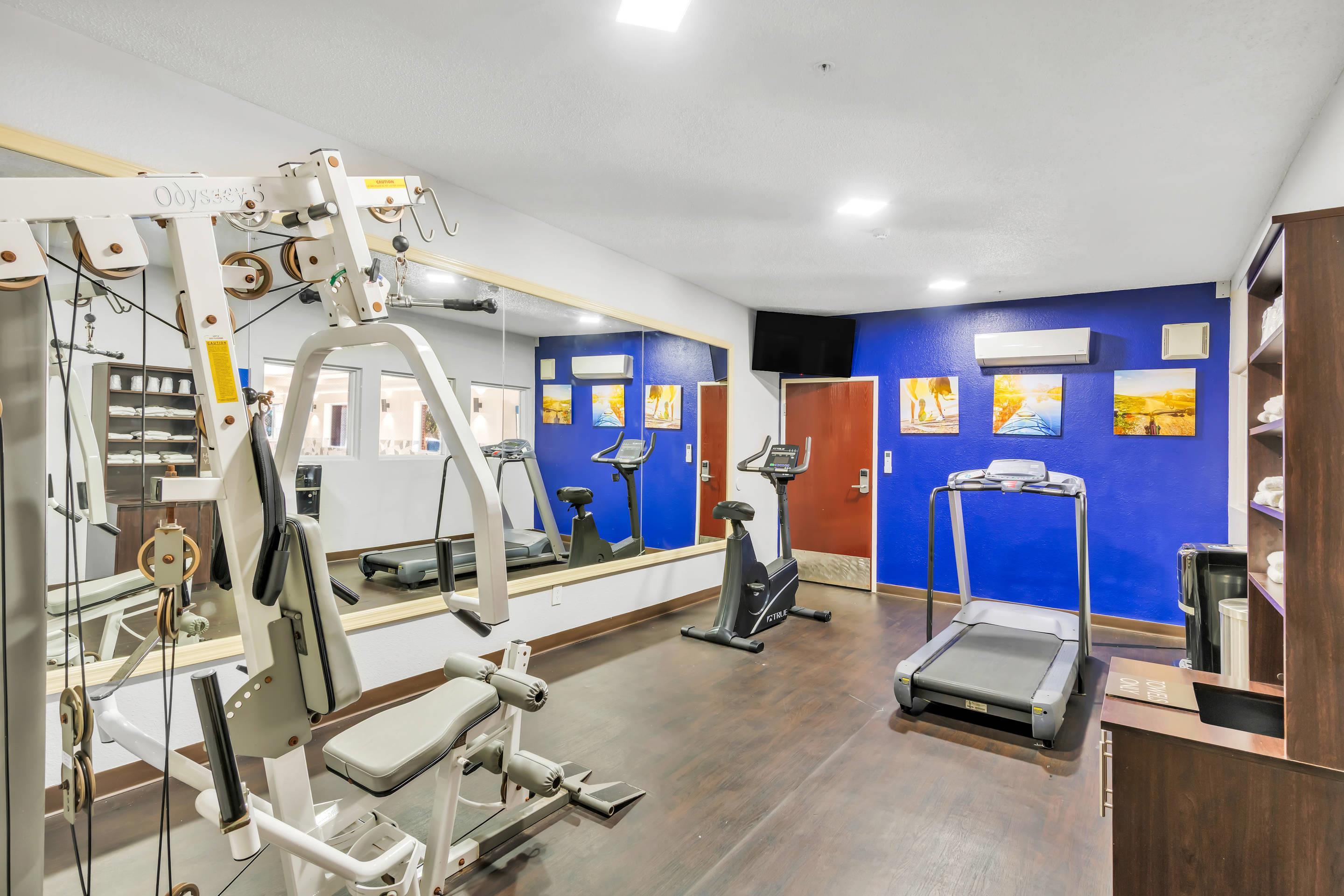 Exercise room | Comfort Suites Lakewood - Denver