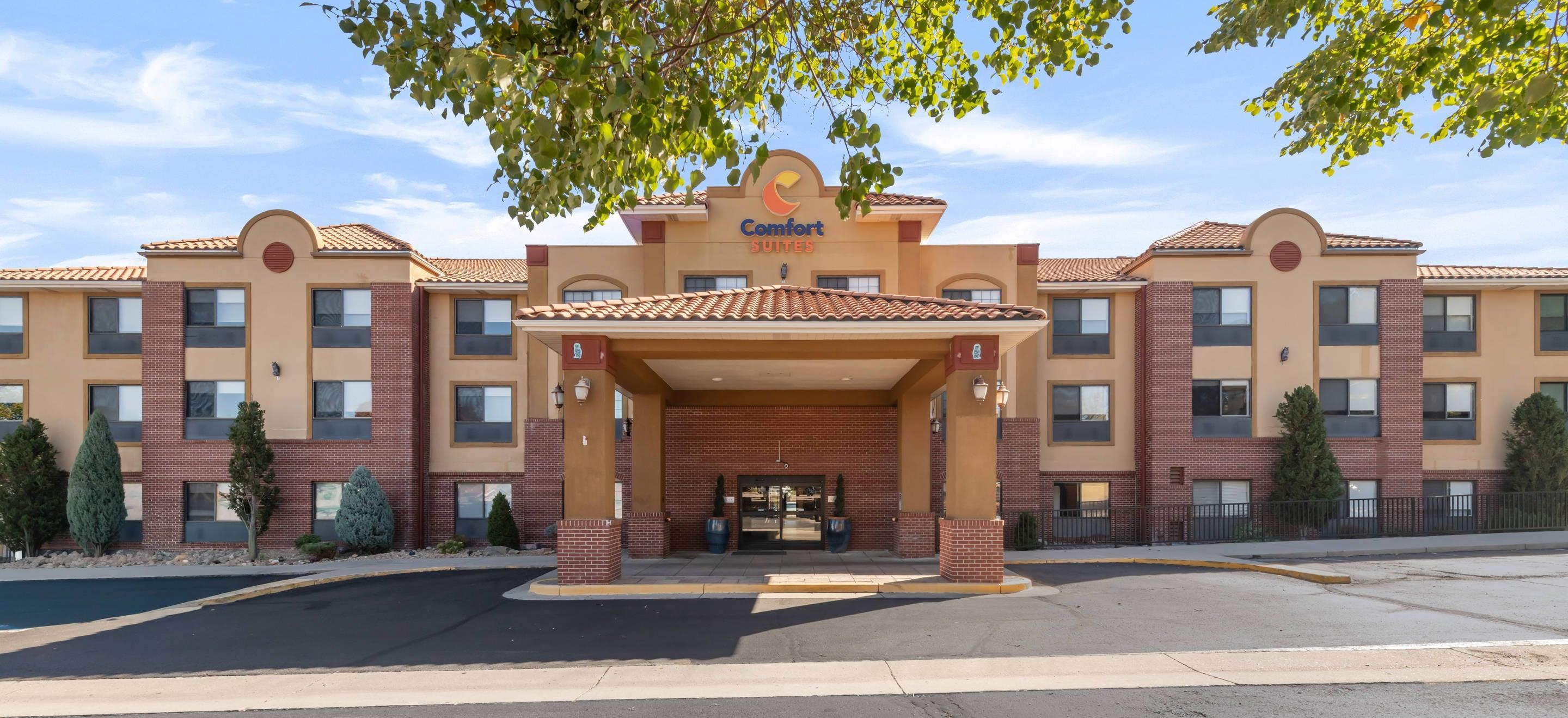 Hotel exterior | Comfort Suites Lakewood - Denver