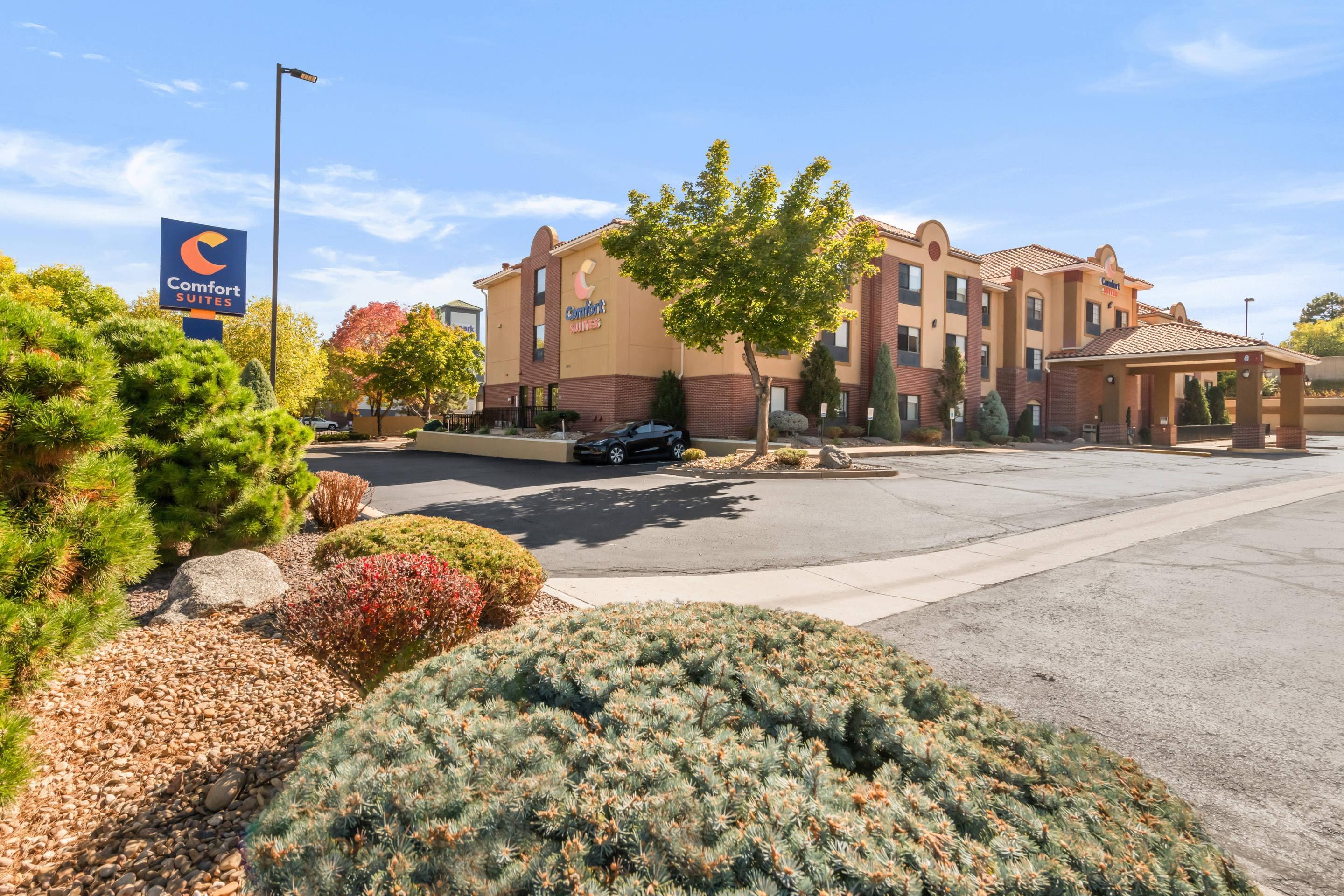 Hotel exterior | Comfort Suites Lakewood - Denver