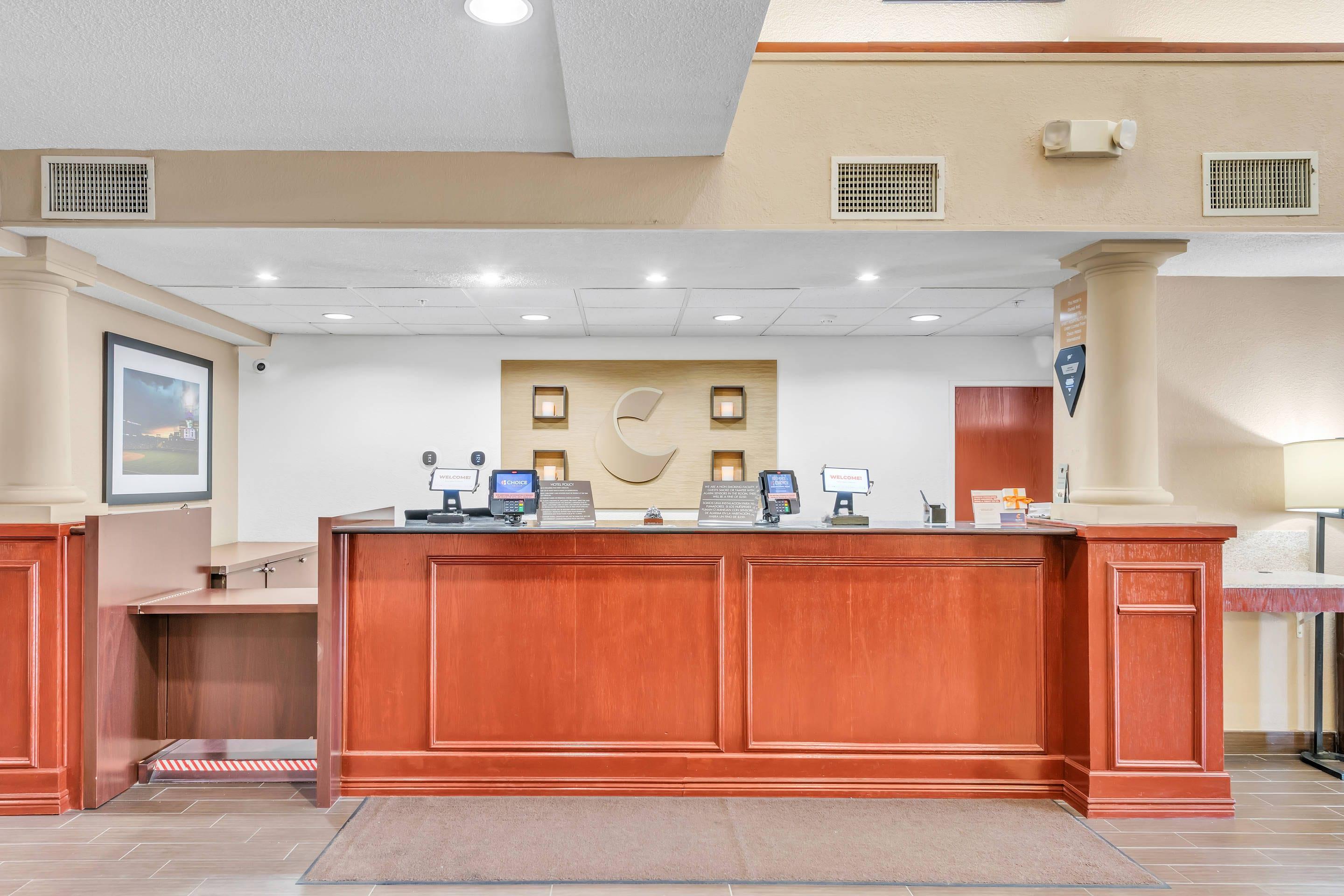 Hotel lobby | Comfort Suites Lakewood - Denver