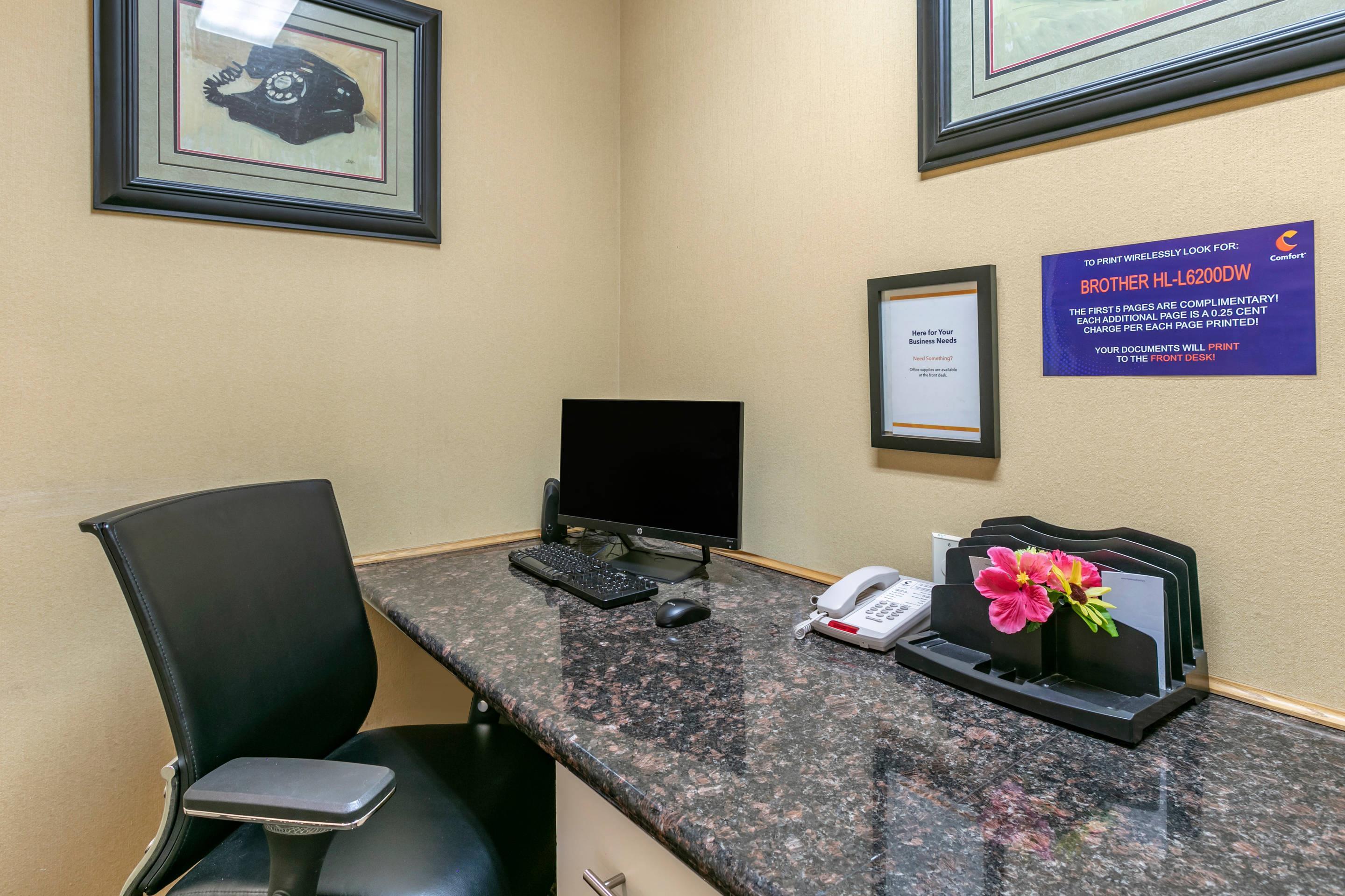 Computer in the lobby | Comfort Inn Fort Collins North
