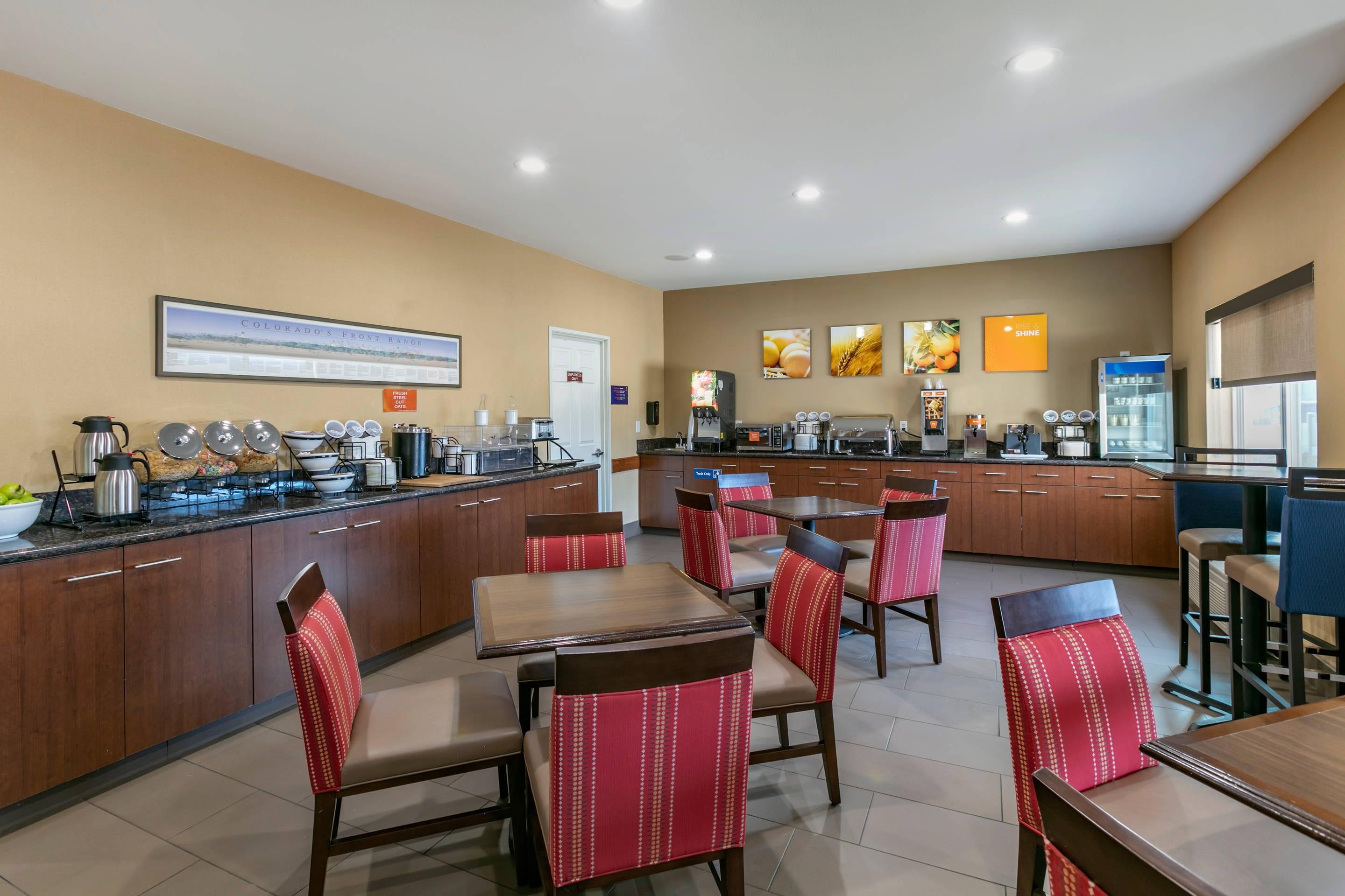 Breakfast area | Comfort Inn Fort Collins North